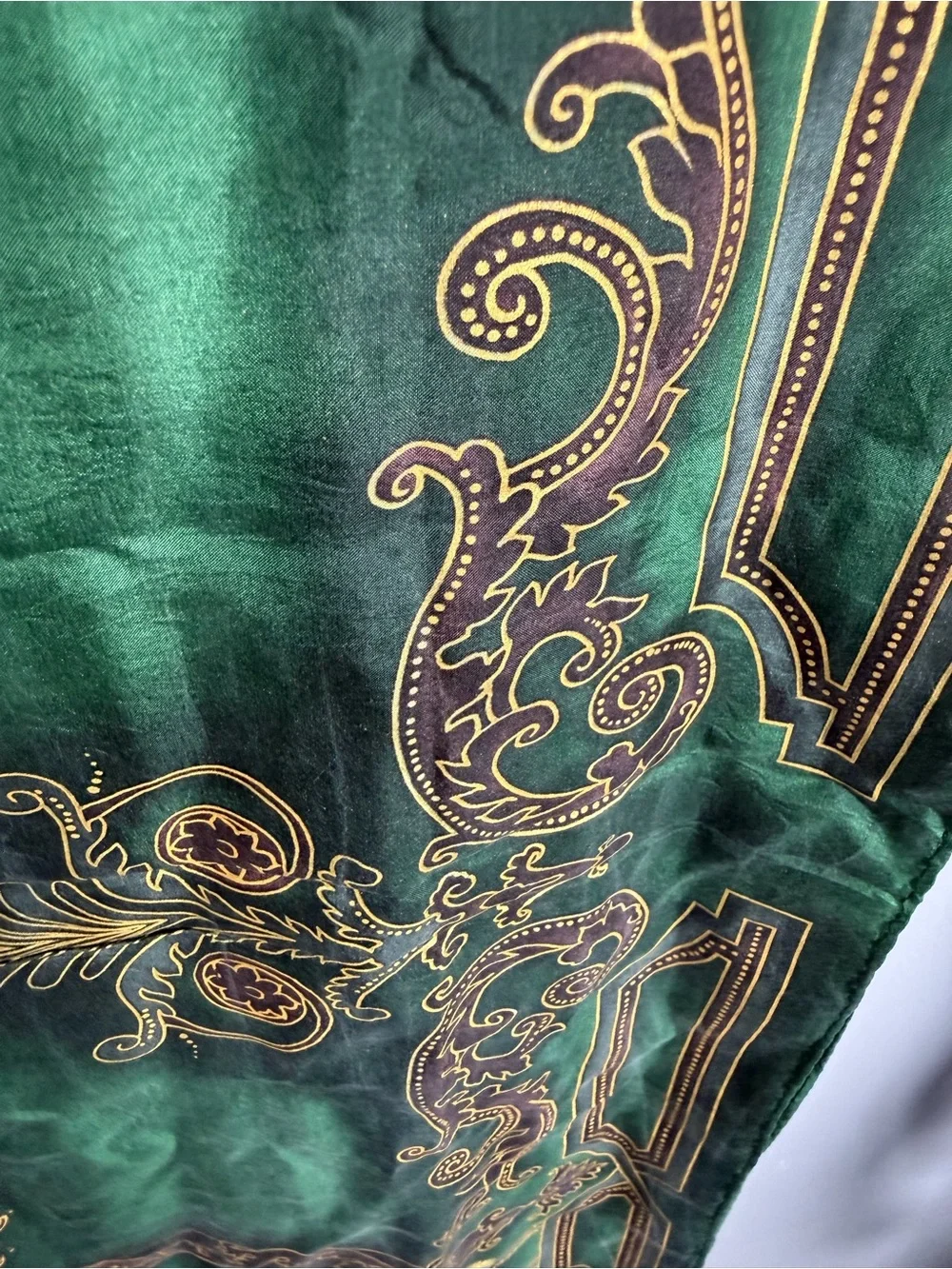 Linda Allard Ellen Tracy Green & Gold Printed Silk Scarf - Designer